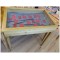Tisch mit Glaseinsatz