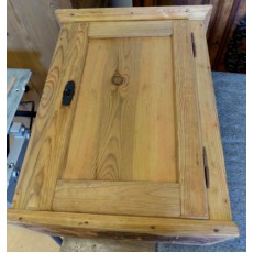 Kleines Schränkchen